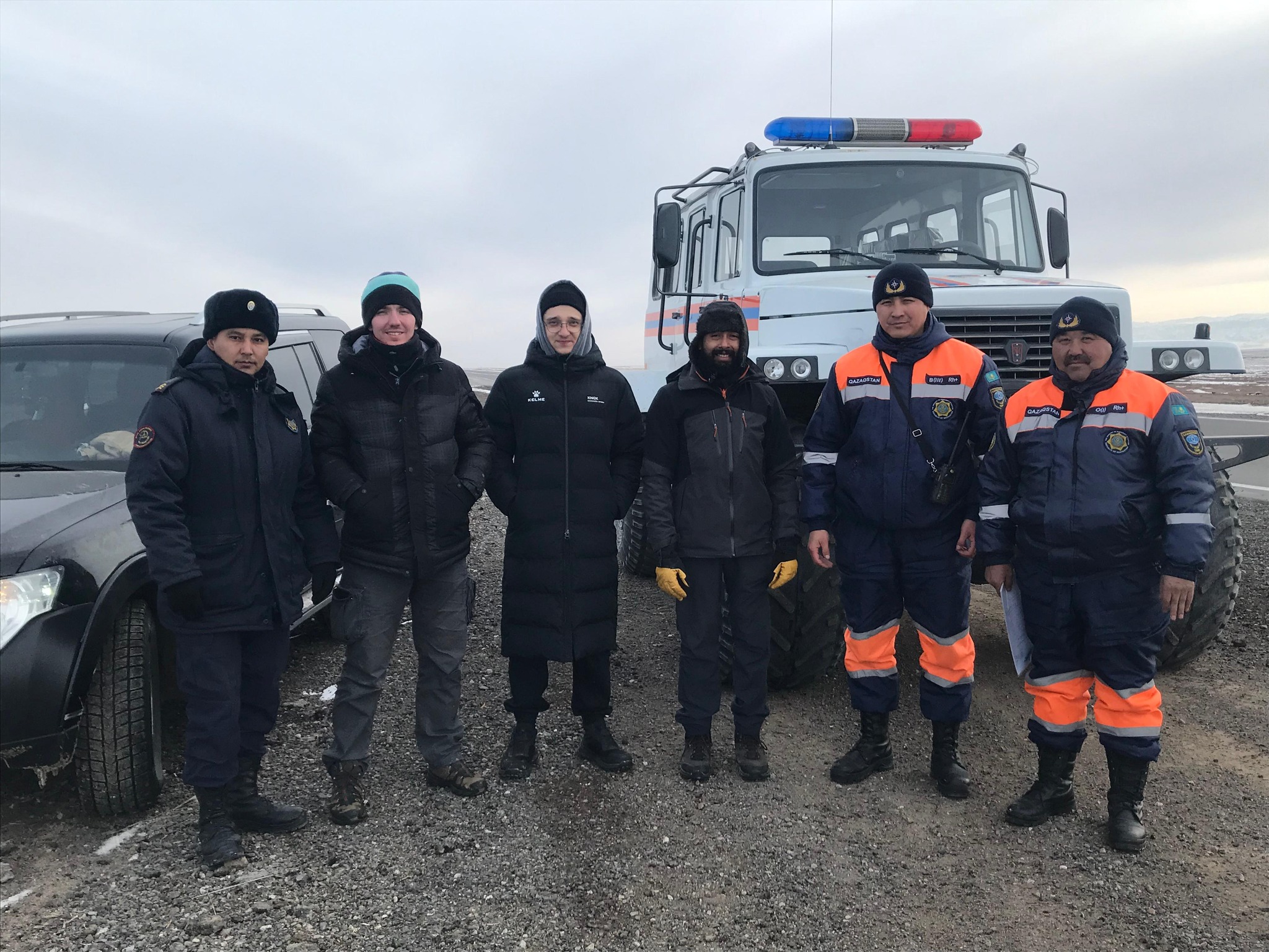 Спасение людей из снежного заноса в горной местности