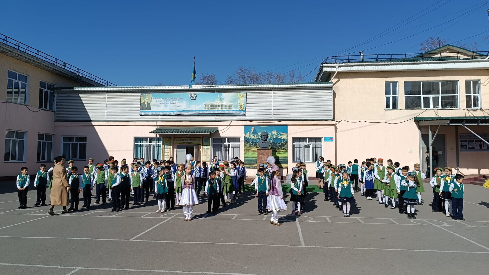 Национальная одежда - всегда в тренде!