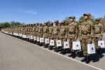 В инженерно-саперной бригаде Конаевского гарнизона торжественно проводили домой солдат
