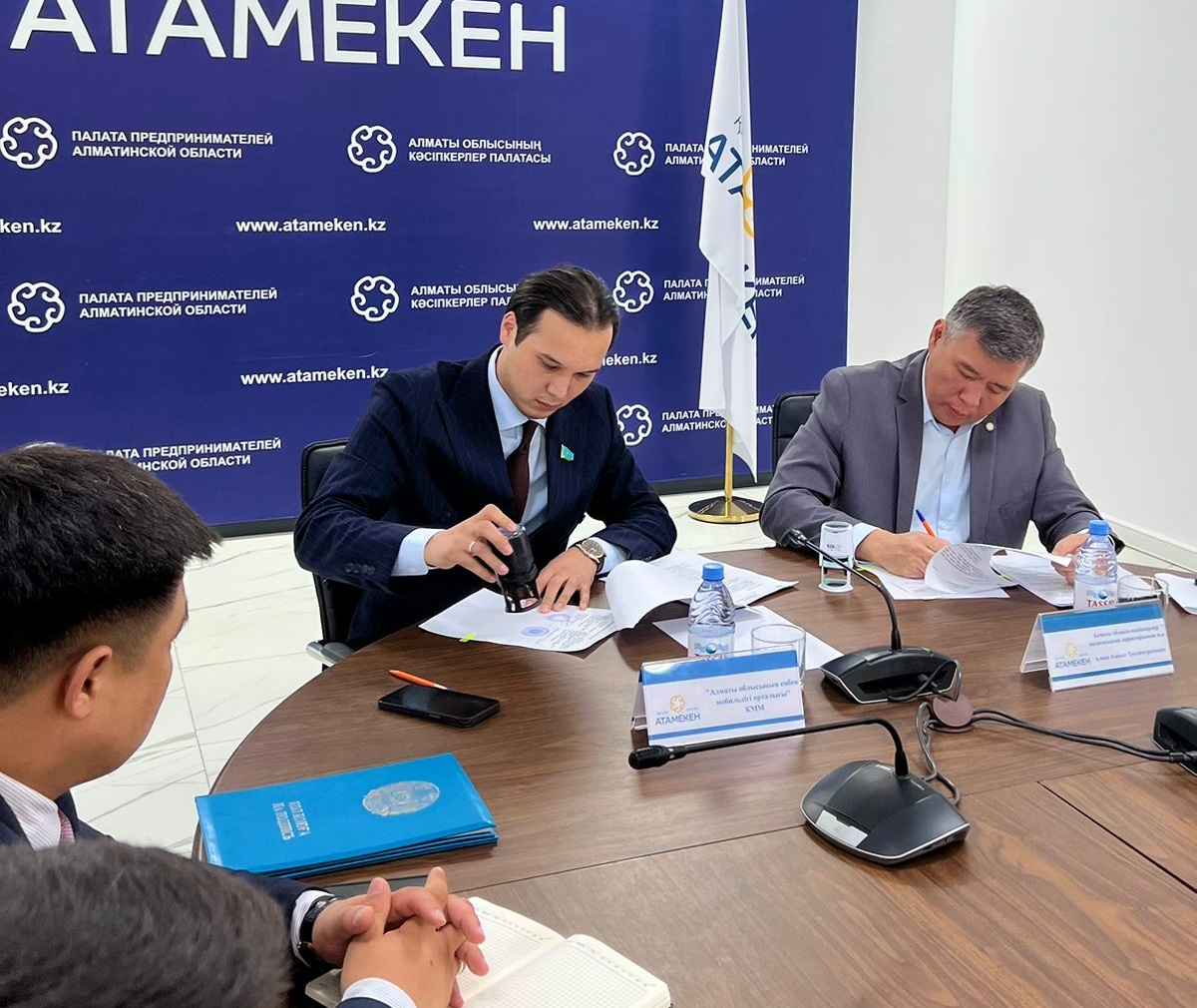Был подписан меморандум между Национальной палатой предпринимателей «Атамекен» и «Центром трудовой мобильности»