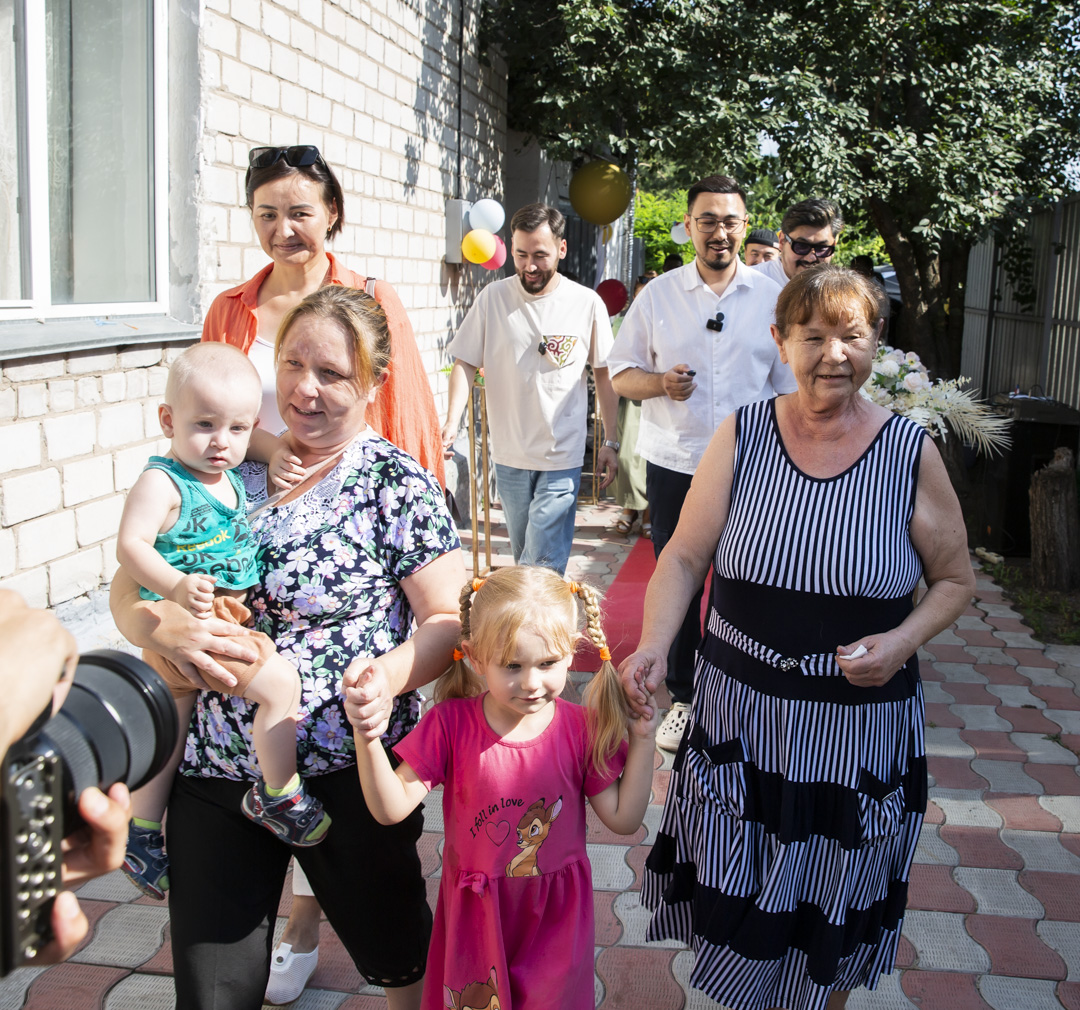 На радость семье и Максиму