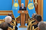 Глава государства наградил работников транспорта