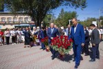 В городе Қонаев состоялась церемония возложения цветов к памятнику Абая Кунанбаева