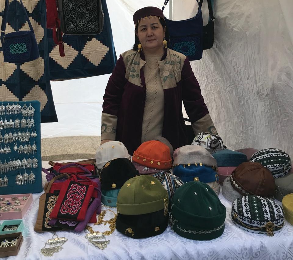 История в каждом стежке