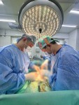 Необычный случай в детской больнице: из желудка подростка извлекли волосяной комок с размером желудка