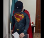 Человек-паук и Супермен явились на участок