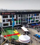 Флаг над школьным двором