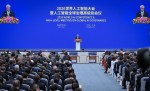 Президент жұртшылықтың ЖИ-ді түсініп, бағалау және реттеу бағытындағы ұжымдық қабілеті қалыптасып үлгергенше, оның мүмкіндіктері әлдеқайда озып кетуде деп санайды