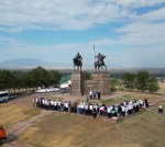 В Алматинской области молодежь приняла участие в благоустройстве территорий исторических памятников