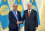 Мемлекет басшысы сөзін түйіндей келе, қазір Қазақстан жан-жақты жаңғыру жолына түсіп, елімізде түбегейлі өзгерістер жасалып жатқанына назар аударды
