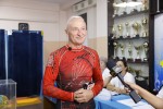 Аспаннан сайлау учаскесіне: Іле ауданында парашютші жұртты таңғалдырды