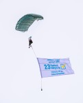 Алматы облысында парашютші ұшақтан секіріп, дауыс беру орнына қонды