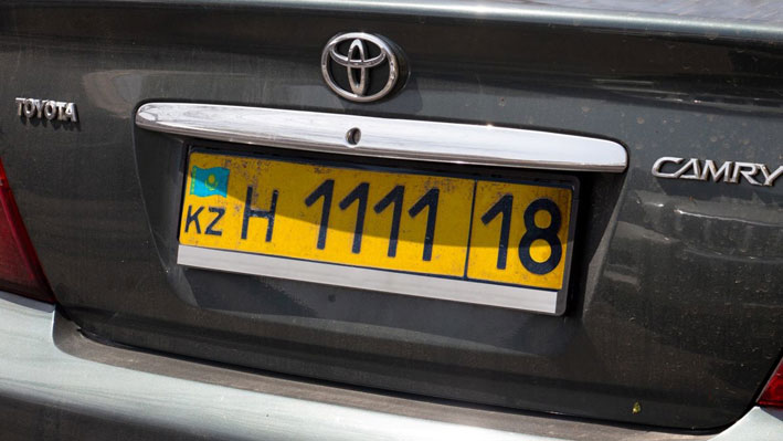 Жёлтые и с регионом «18»: в Казахстане появились новые номера