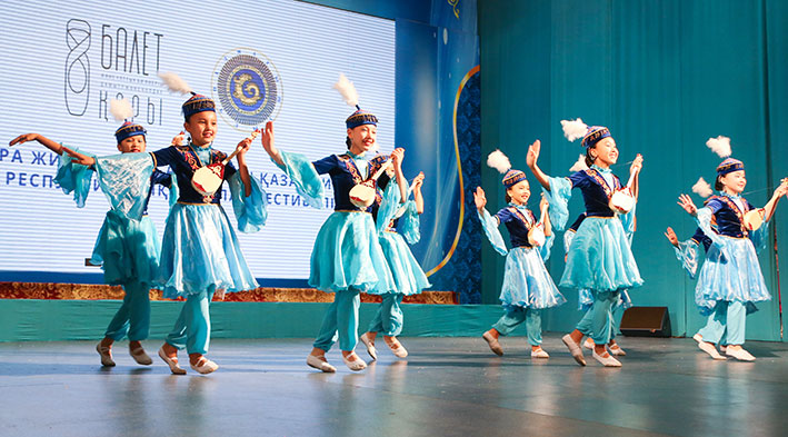 Раскрывая красоту казахского танца