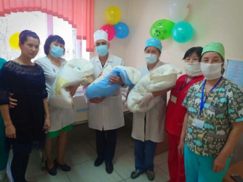 Состоялась выписка тройни, рожденной в Алматинской области